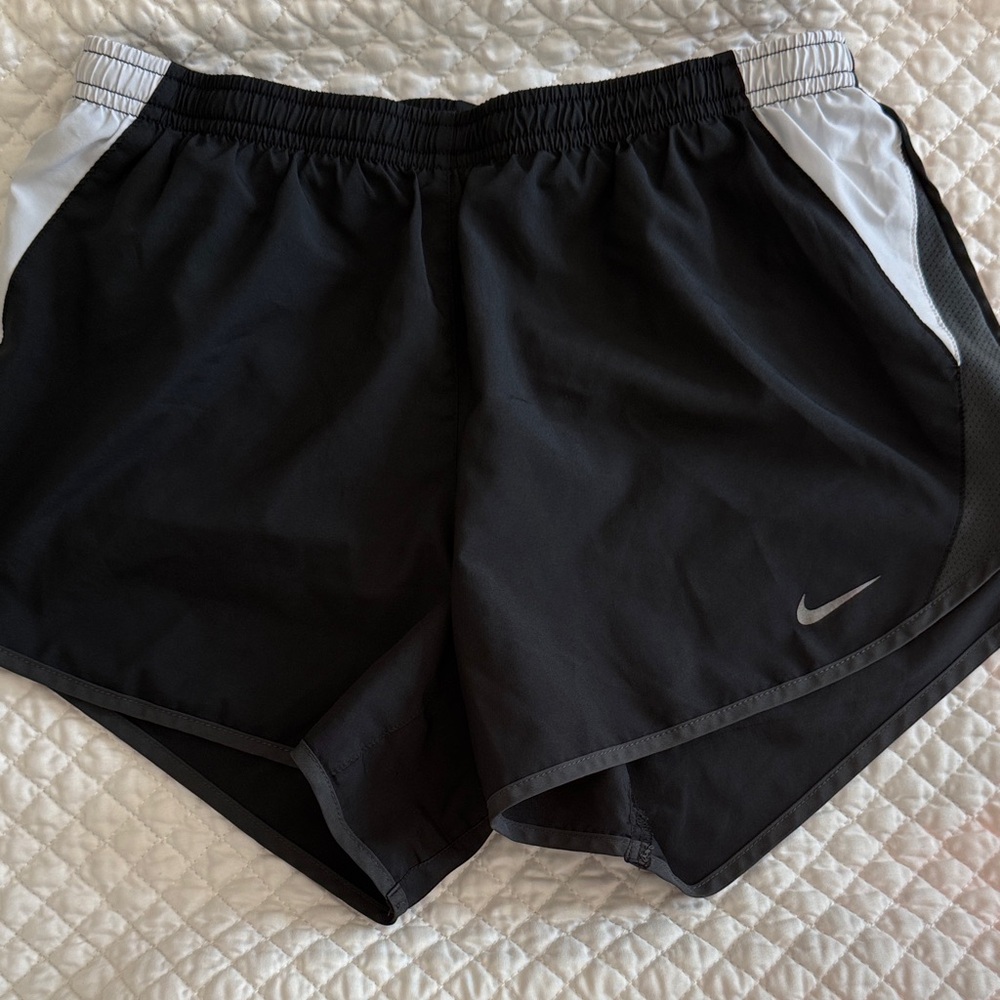 Nike Like New Women's Black and White Athletic Shorts